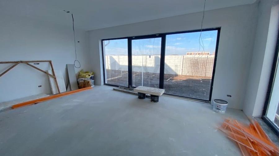 Casă individuală cu 4 camere cu Teren 350 Mp în Tunari