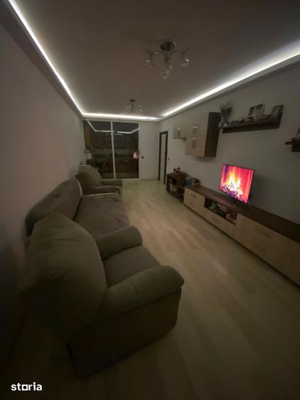 Apartament cu 3 camere decomandat în 13 Decembrie