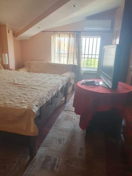 Casă cu 5 camere cu Canalizare în Central
