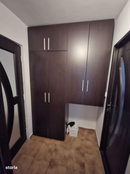 Apartament cu 2 camere semidecomandat, mobilat în Rovine