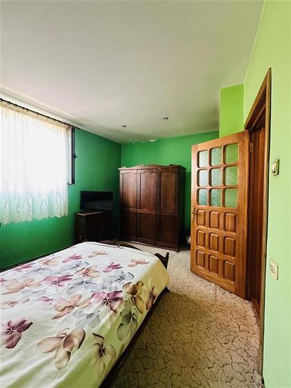 Casă cu 6 camere cu Canalizare în Ultracentral