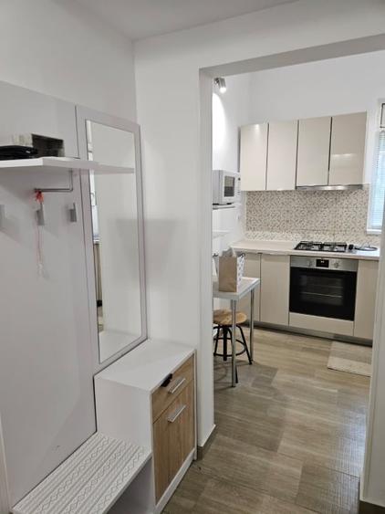 Apartament cu 2 camere semidecomandat, mobilat în Eroii Revoluției