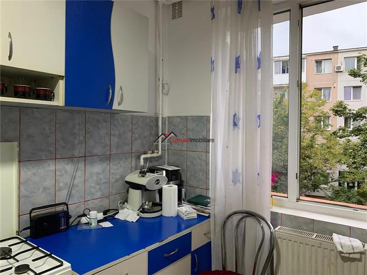 Apartament cu 2 camere semidecomandat, mobilat în Nord-Est