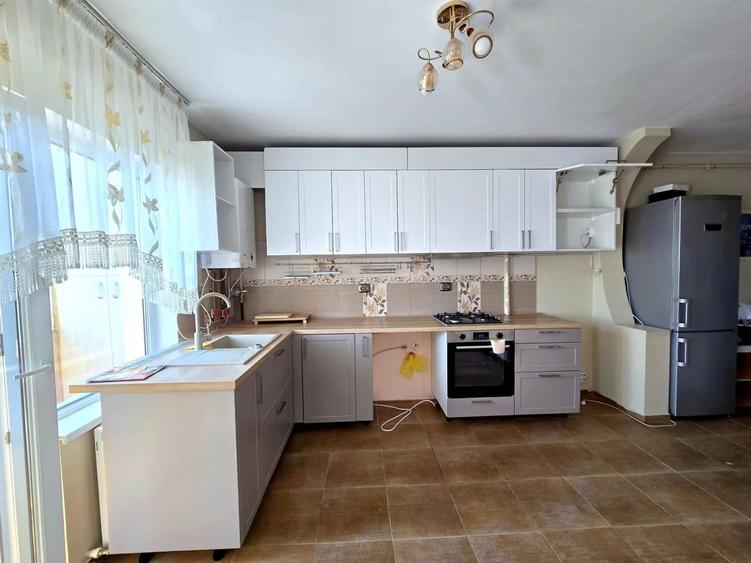 Apartament cu 3 camere decomandat în Florești — fotografia 3