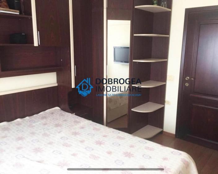 Apartament cu 3 camere decomandat în Păcii