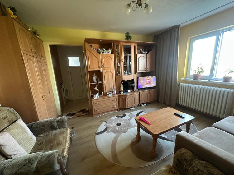 Apartament cu 2 camere semidecomandat în Rahova