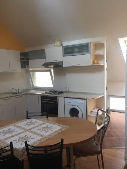 Apartament cu 3 camere decomandat în Lotrioara