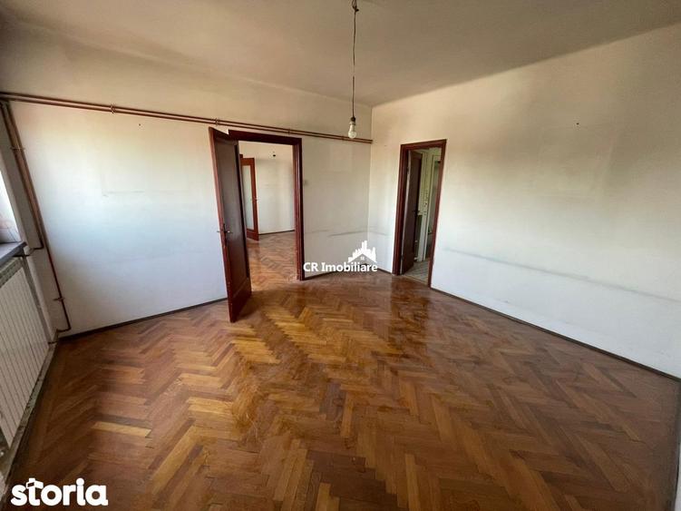 Apartament cu 4 camere semidecomandat în Victoriei