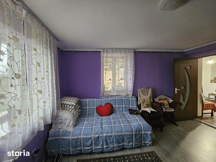 Casă cu 5 camere cu Teren 741 Mp în Dobra