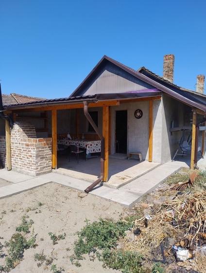 Casă cu 3 camere în Peregu Mic