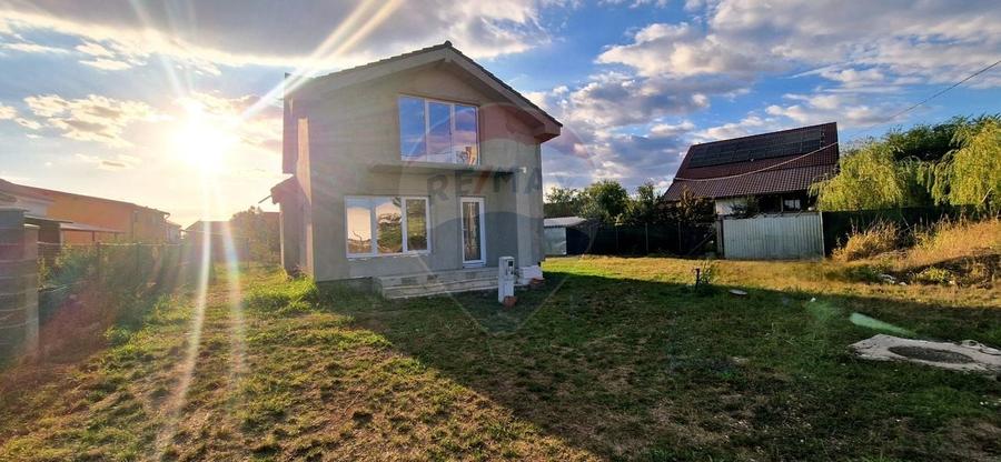 Casă individuală cu 4 camere cu Teren 397 Mp în Șofronea