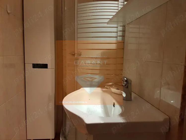 Apartament cu 4 camere decomandat în Central