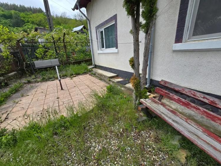 Casă cu Teren 1210 Mp în Mălureni