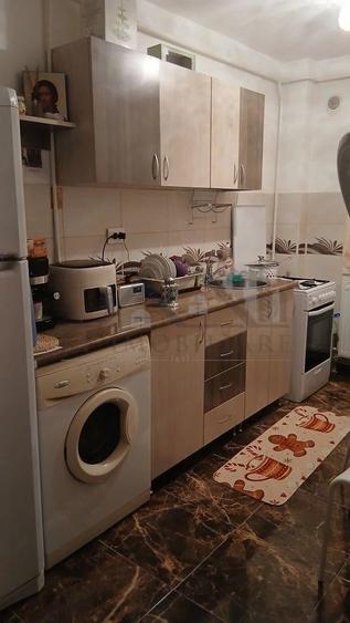 Apartament cu 2 camere semidecomandat în Filiași