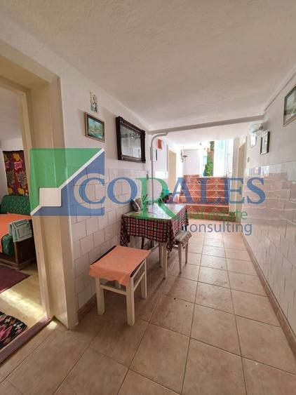 Casă individuală cu 6 camere cu Canalizare în Girocului