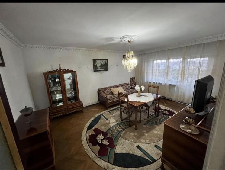 Apartament cu 3 camere în Traian
