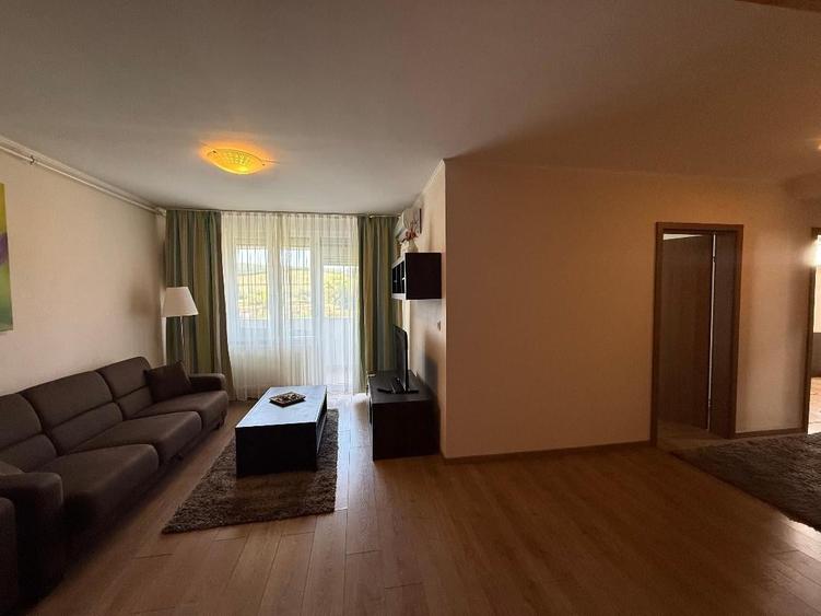 Apartament cu 3 camere în Cetate