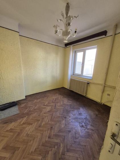 Casă individuală cu 3 camere cu Canalizare în Cotroceni