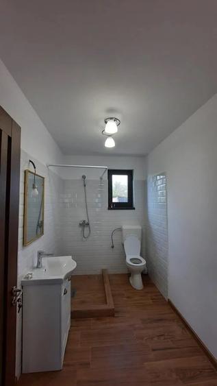Casă cu 2 camere cu Teren 795 Mp în Regie
