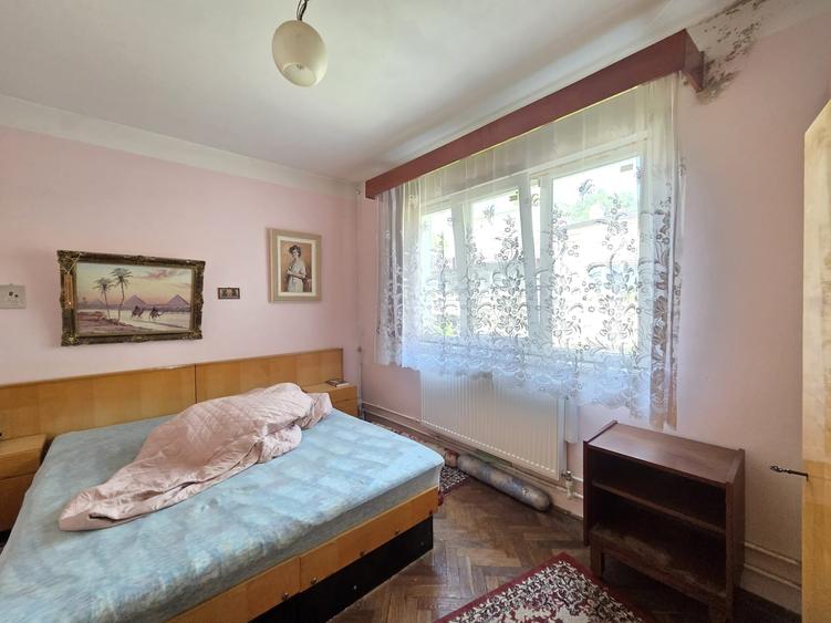 Casă individuală cu 5 camere cu Canalizare în Ultracentral