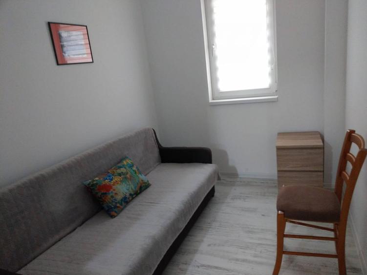 Apartament cu 3 camere decomandat în Florești