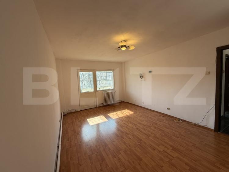 Apartament cu 3 camere decomandat în Debarcader