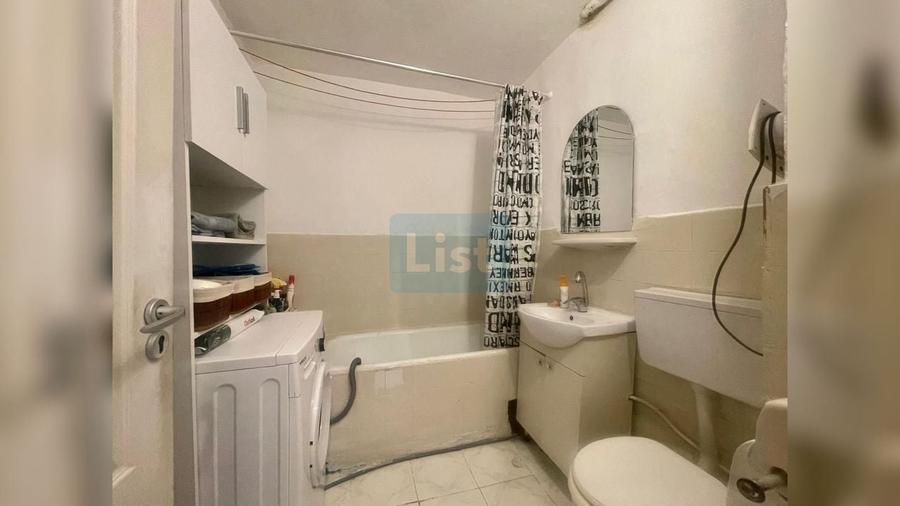 Apartament cu 3 camere semidecomandat în Micro IV