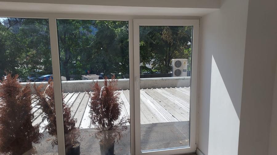 Apartament cu 4 camere decomandat în Tineretului