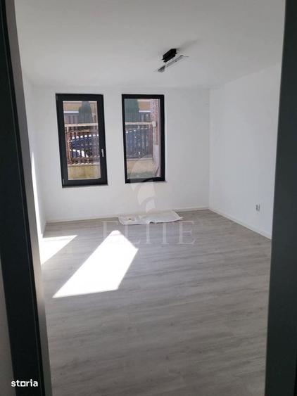 Apartament cu 3 camere semidecomandat în Semicentral