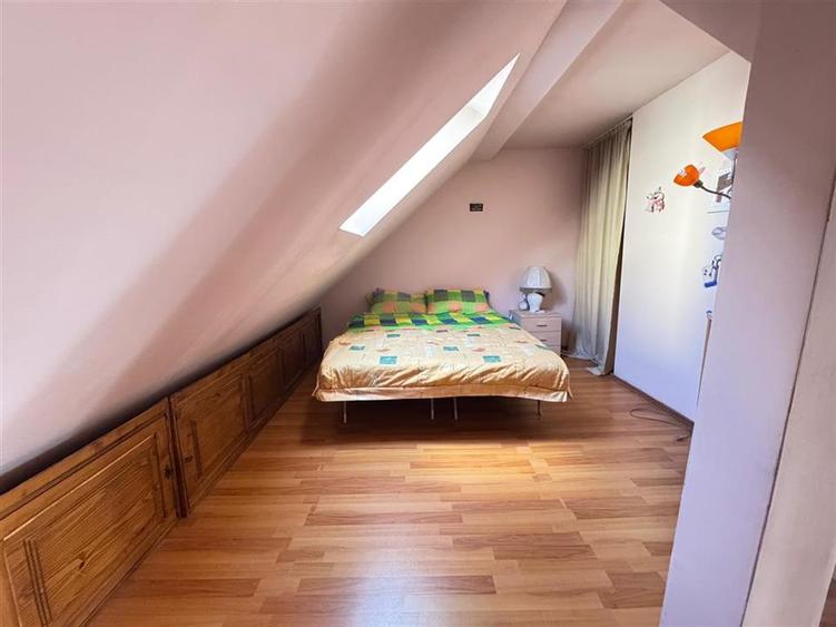Apartament cu 3 camere decomandat, mobilat în Vasile Aaron