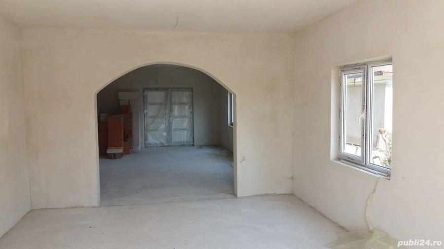 Casă cu 18 camere în Găești