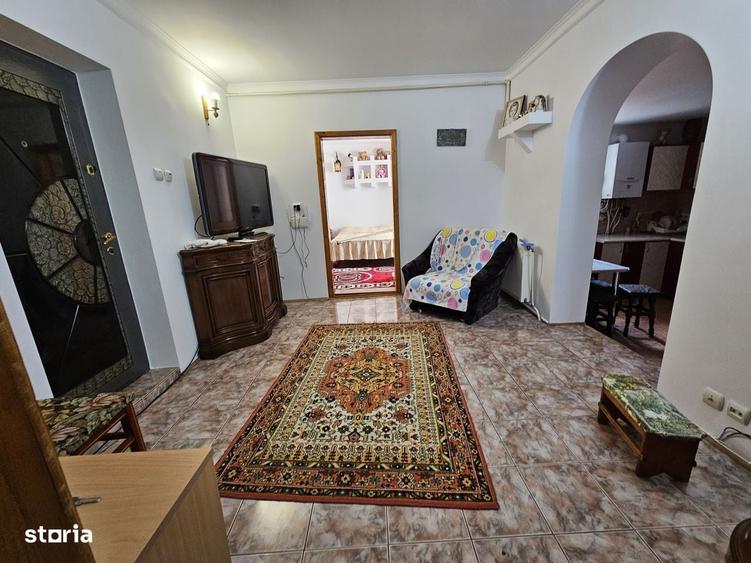 Apartament cu 3 camere decomandat în Universității