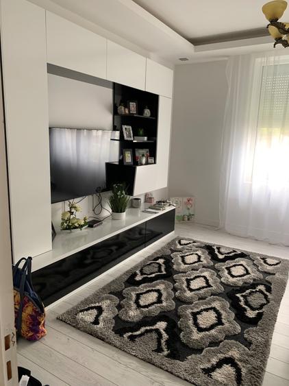 Casă cu 3 camere cu Teren 70 Mp în Exterior Vest