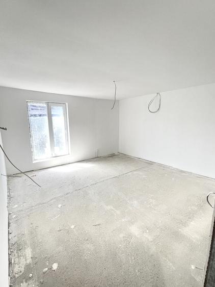 Casă cu 3 camere cu Teren 300 Mp în Cazasu
