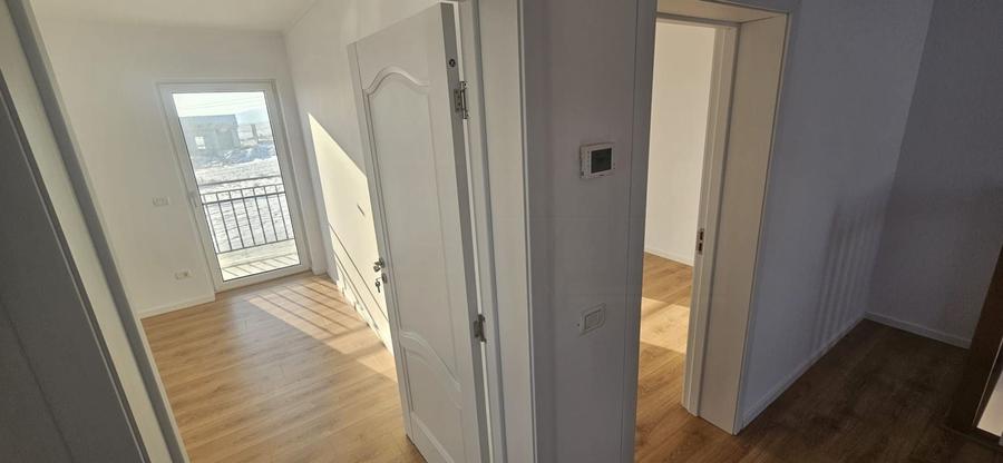 Duplex cu 4 camere cu Canalizare în Ipotești