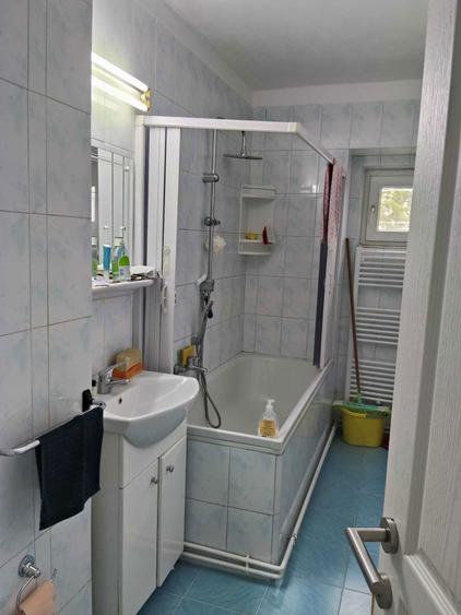 Apartament cu 3 camere semidecomandat în Cornetu
