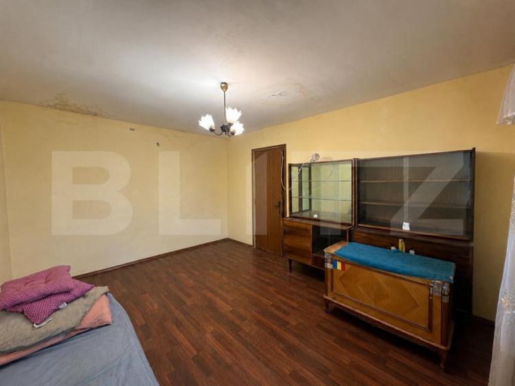 Apartament cu 2 camere decomandat în Rovine