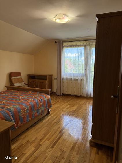 Casă cu 5 camere cu Teren 7200 Mp în Mănăstirea Cașin
