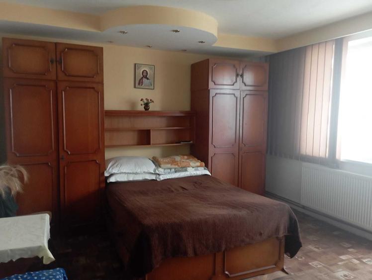 Apartament cu 4 camere decomandat în Central