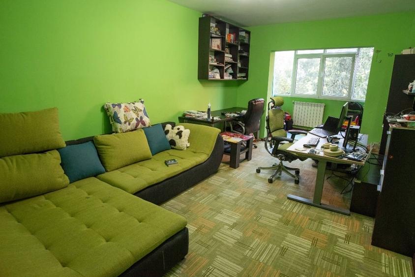 Apartament cu 3 camere decomandat, mobilat în Podu Roș