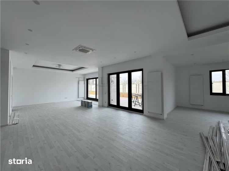 Casă cu 8 camere cu Teren 1000 Mp în Central