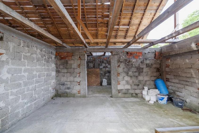 Casă cu 1 camere cu Teren 2140 Mp în Lunca