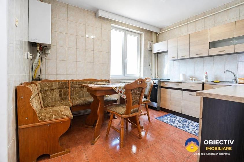 Apartament cu 4 camere semidecomandat în Mărăței