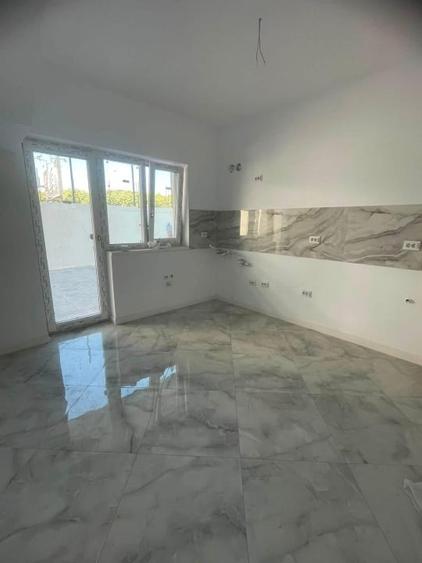 Casă individuală cu 4 camere cu Canalizare în Rediu