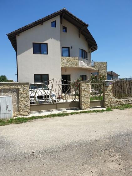 Casă cu 4 camere în Micești