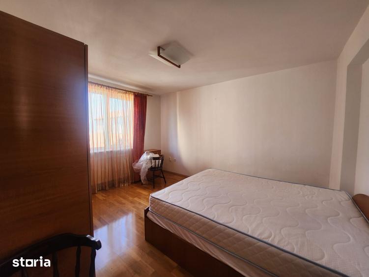 Apartament cu 5 camere decomandat în Craiovei