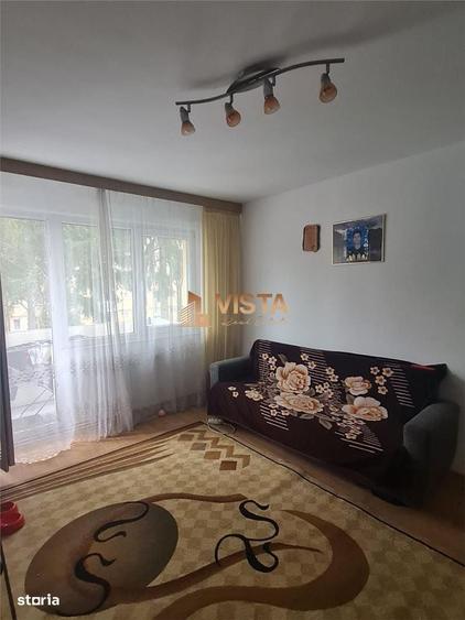 Apartament cu 3 camere semidecomandat în Astra