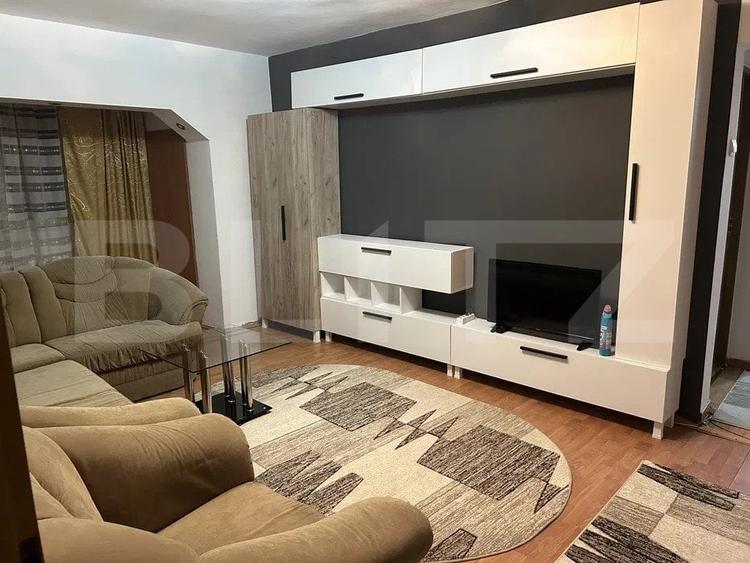 Apartament cu 2 camere semidecomandat, mobilat în Nord