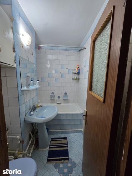 Apartament cu 3 camere decomandat, mobilat în Viziru 3