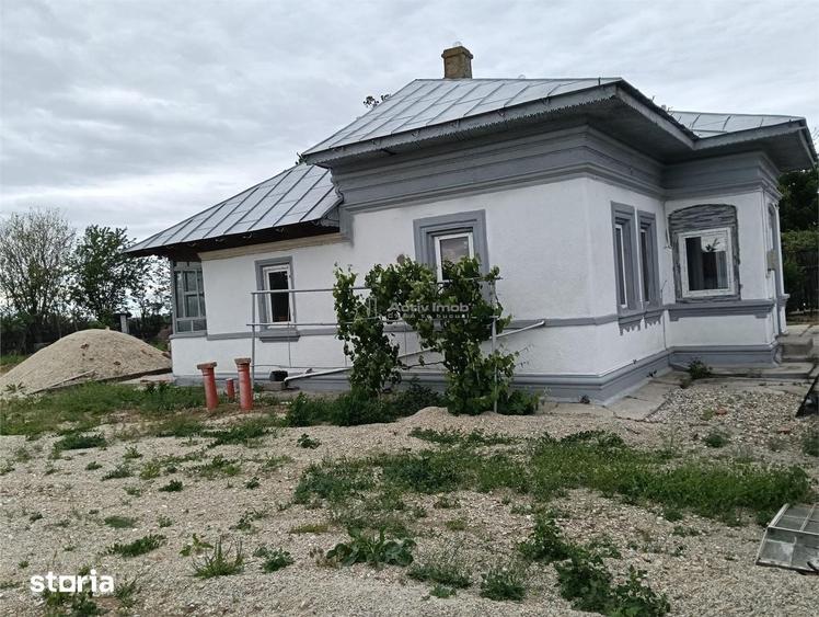 Casa individuala reconditionata partial-Teren 900 mp-Toate utilitatile - 1